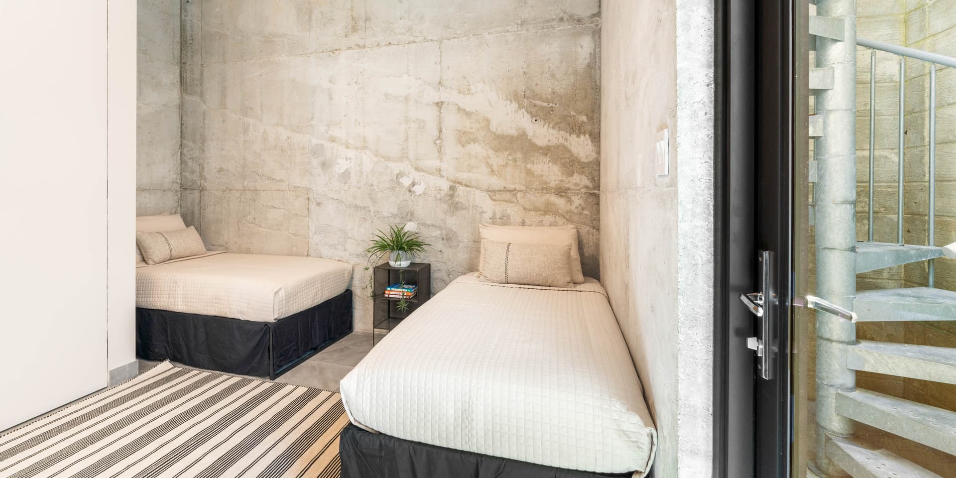 Bella Rocca Grand Estate - Image 36