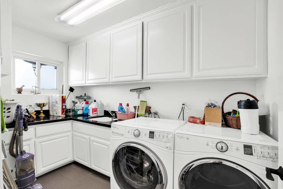 Pacific View Artist's Home - Image 34