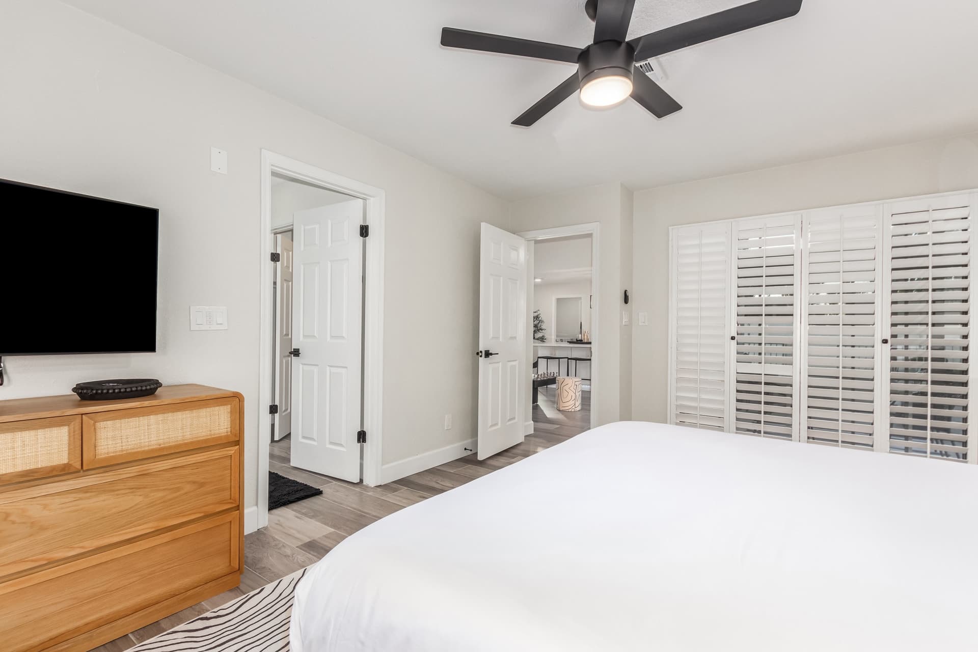 Modern Retreat - Image 25