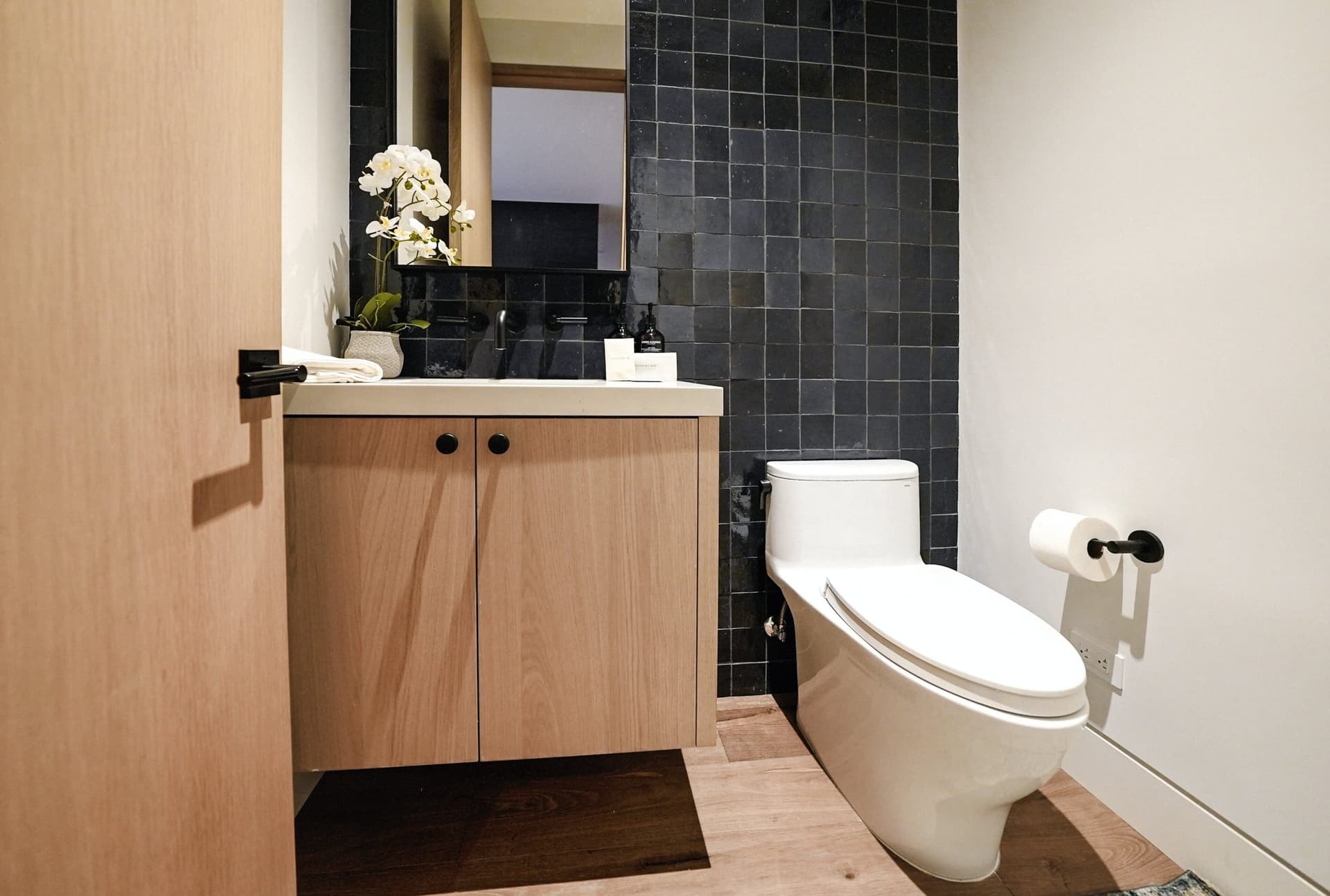 Modern Creekside Retreat - Image 13