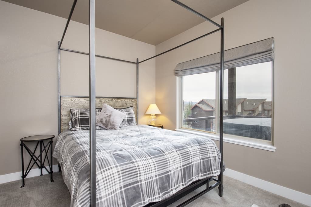 Sunset Summit Townhome - Image 25