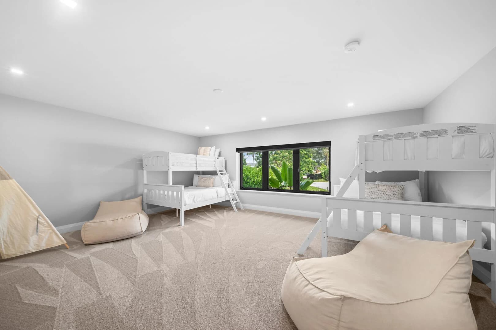 Waters Edge #906 - Image 39