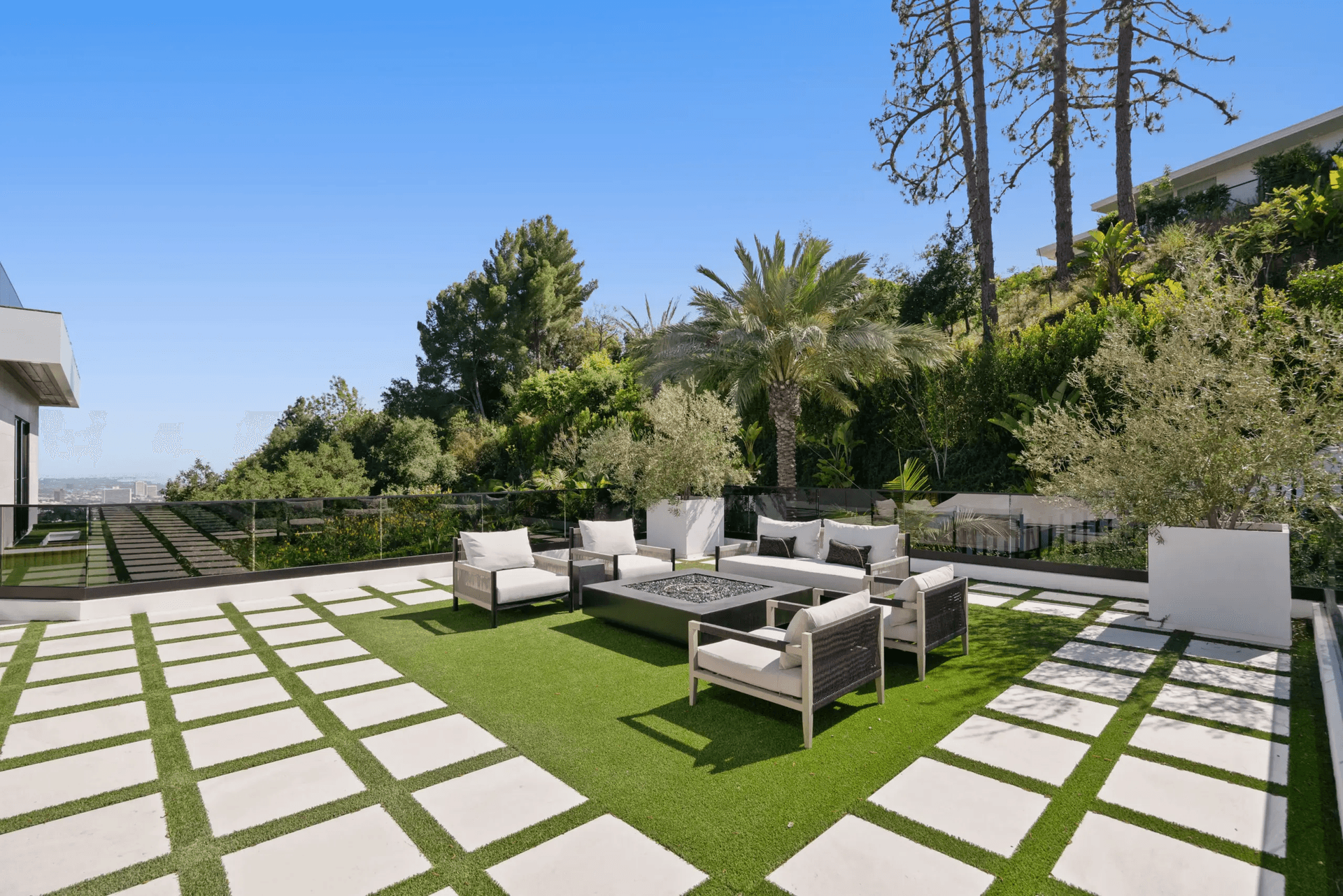 Linda Flora - Image 48