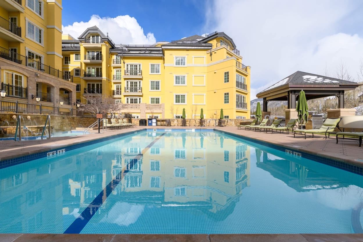 Cloud Nine at The Ritz-Carlton - Image 12