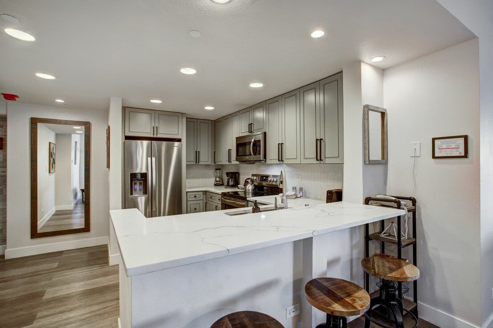 Lavish Condo - Image 5