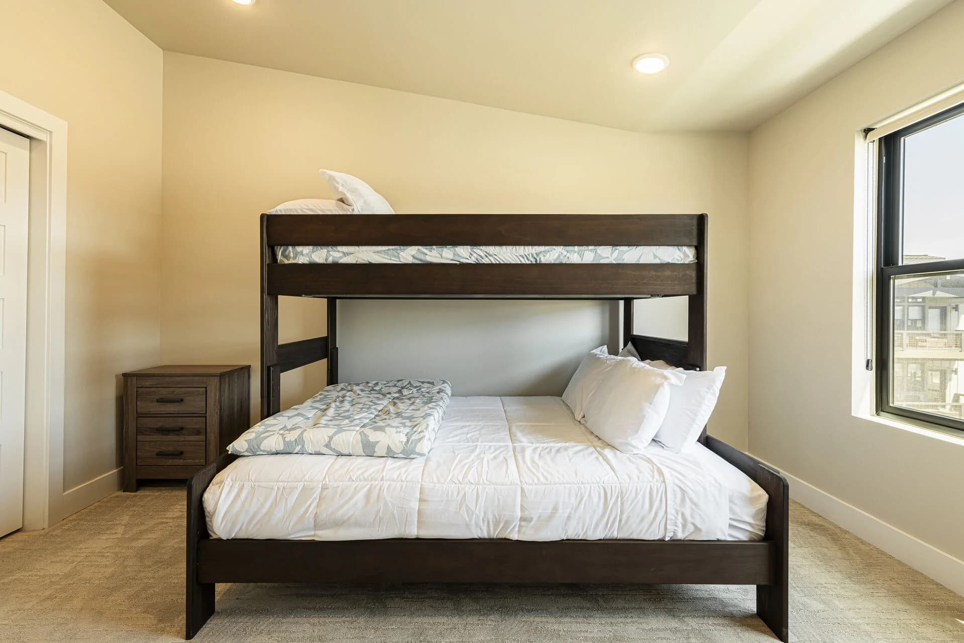 Mayflower Lakeside #45-304 - Image 28