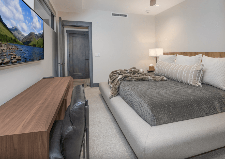 Avon Riverfront #402 - Image 9