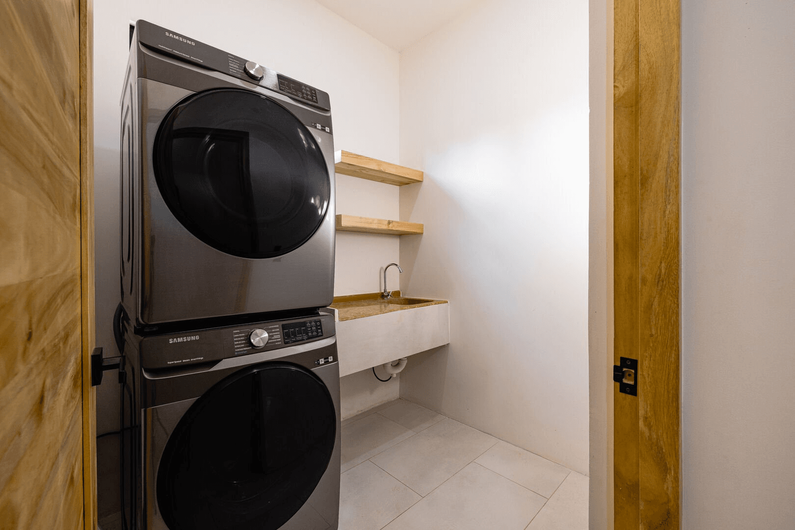 Casa Blanca - Image 22