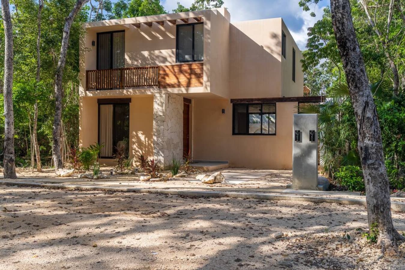 Surenna Oasis Villa - Image 3