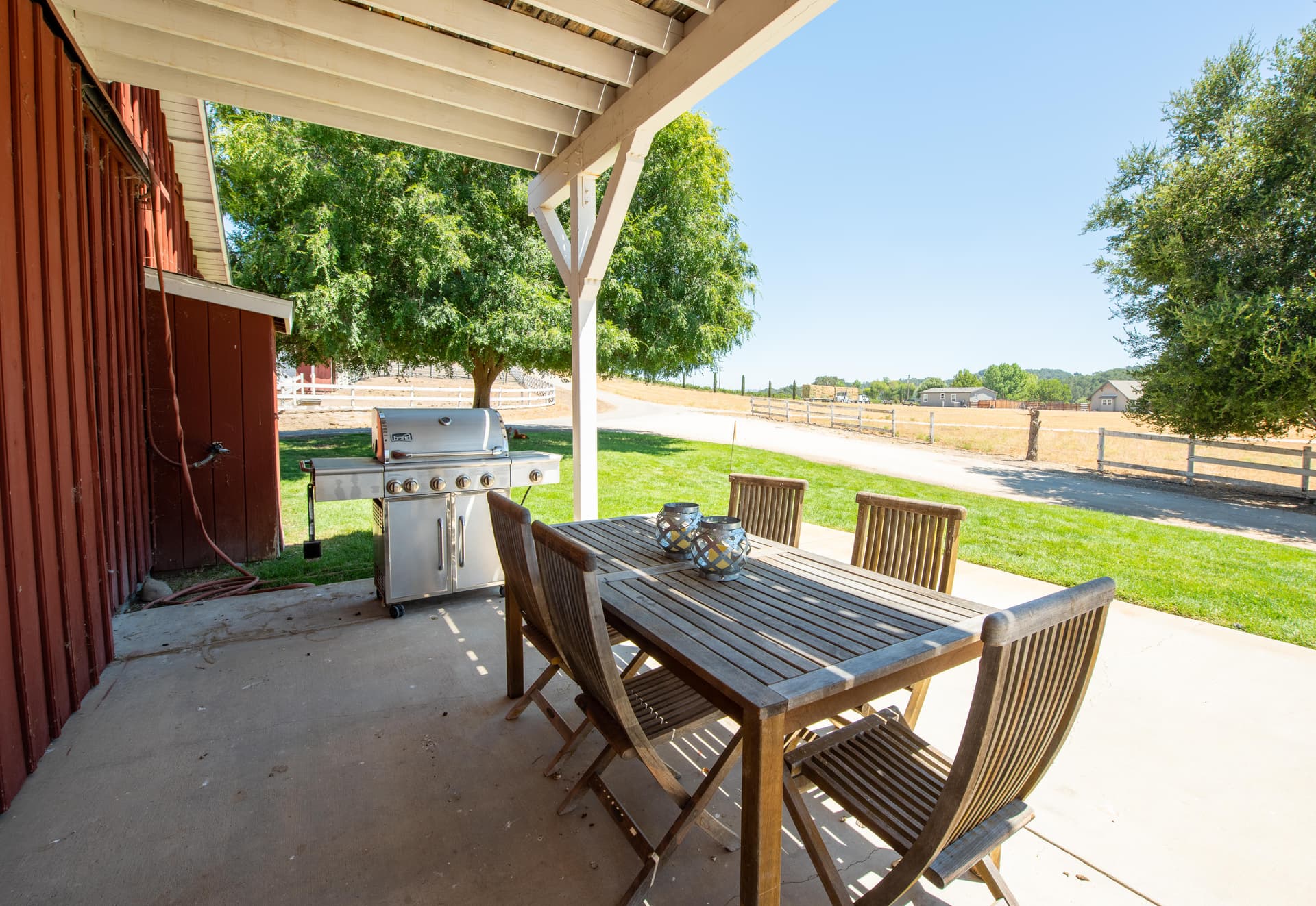 Red Barn Home - Image 25