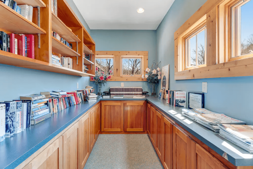 Still Lake Getaway - Image 23