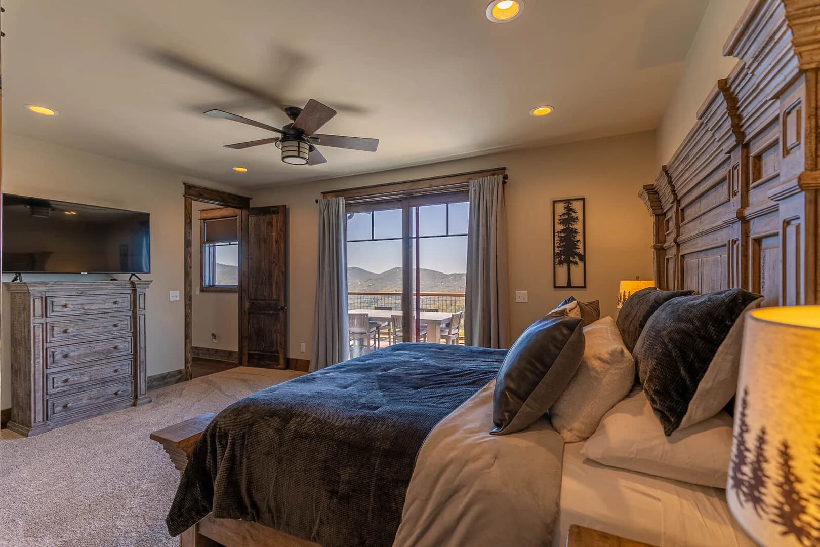 Bear Haven Hideaway - Image 11