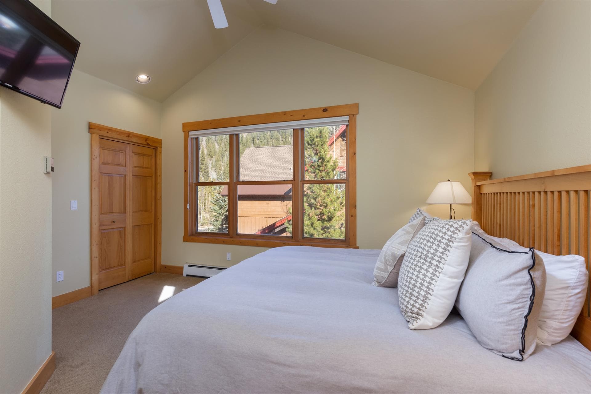 Treetop Haven Retreat - Image 8