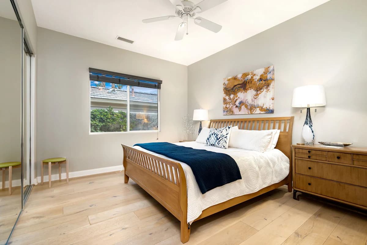 Lake View Home - Image 23