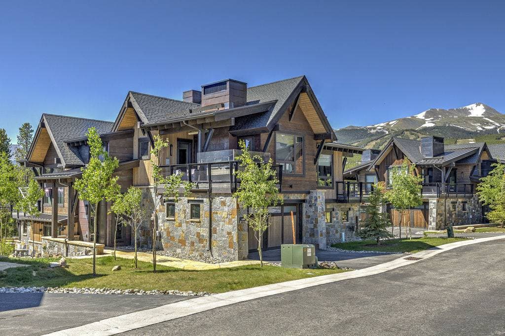 Falcon Haus - Image 38