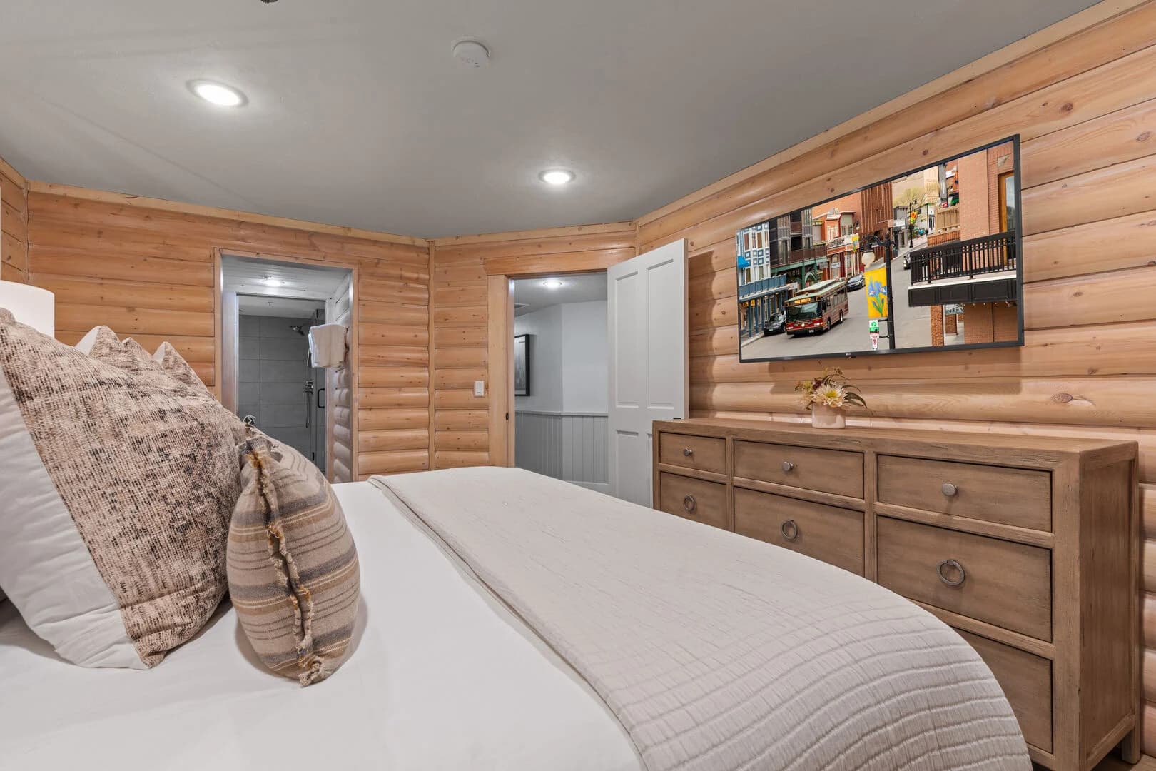 Silverlake Home - Image 28