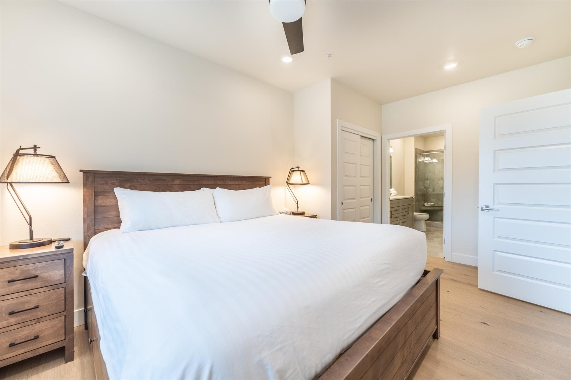 Mountain Mirage Escape - Image 20