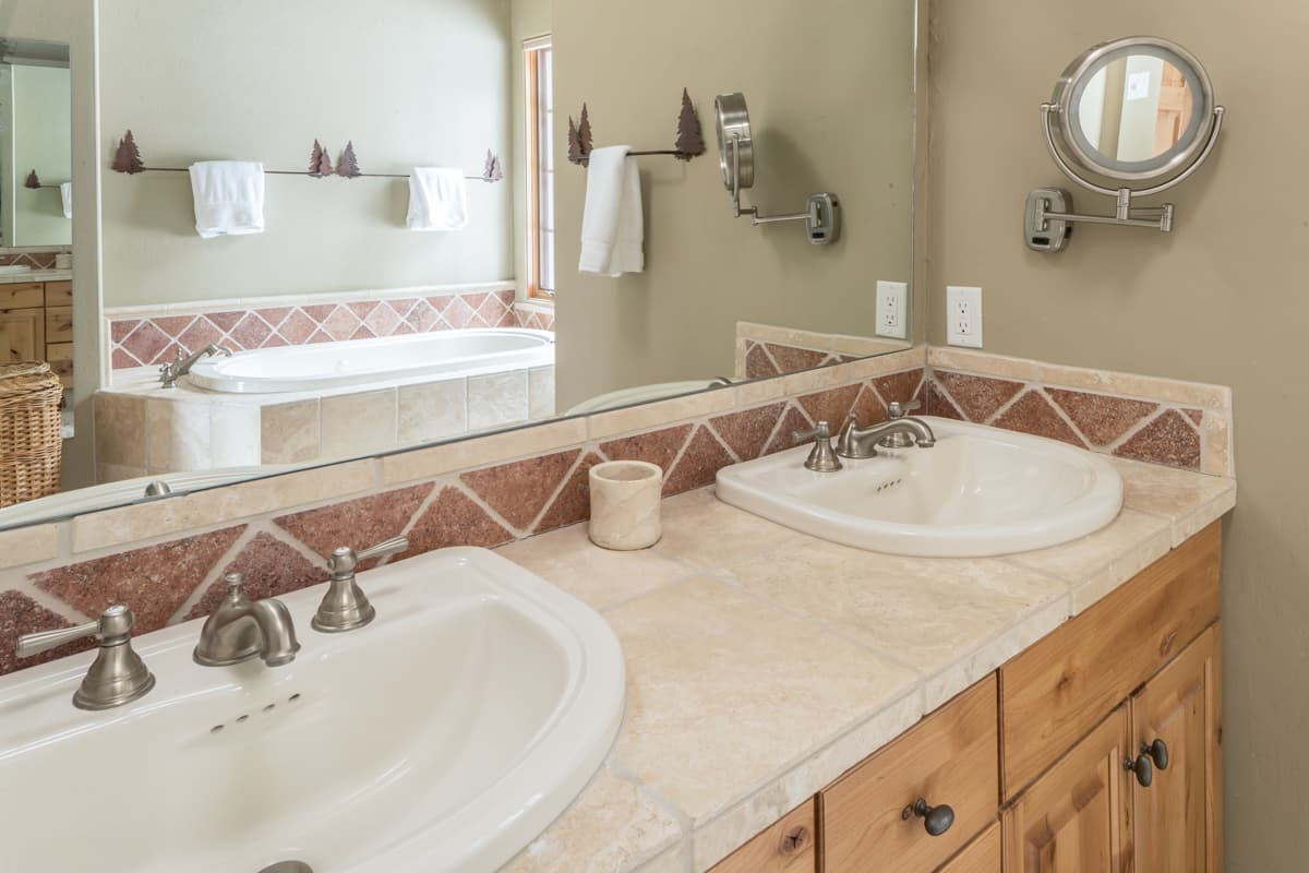 Lower Mountain Home #2 - Image 19