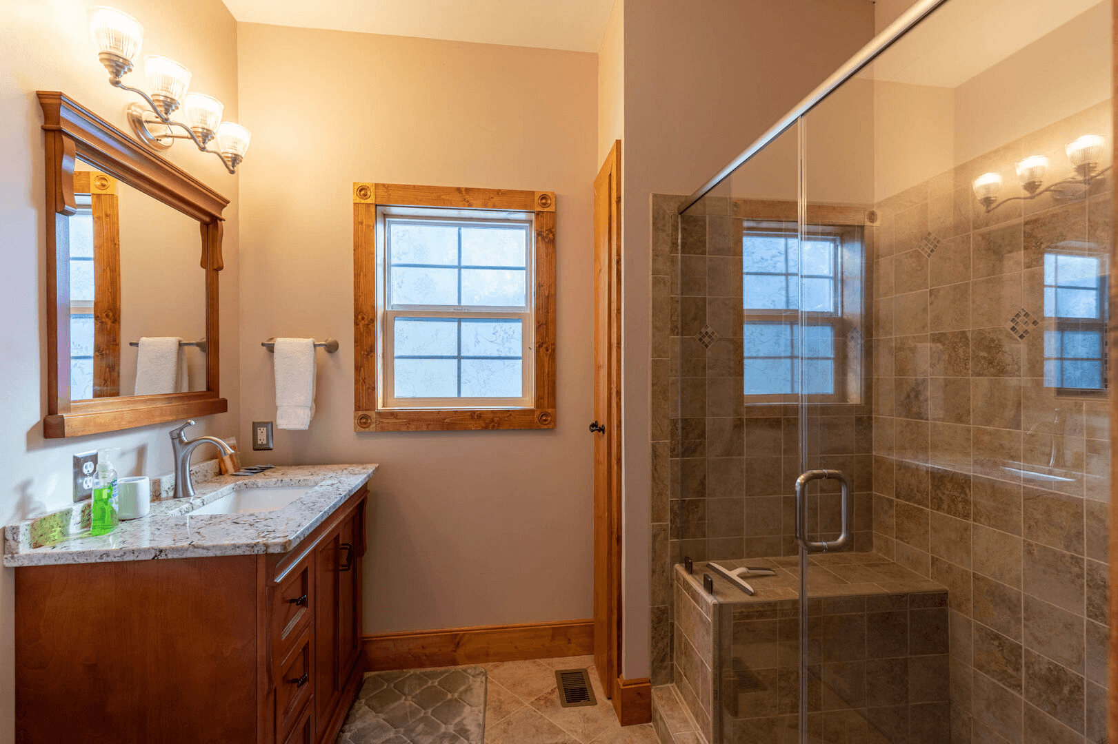 Lazy Bear Inn - Image 9