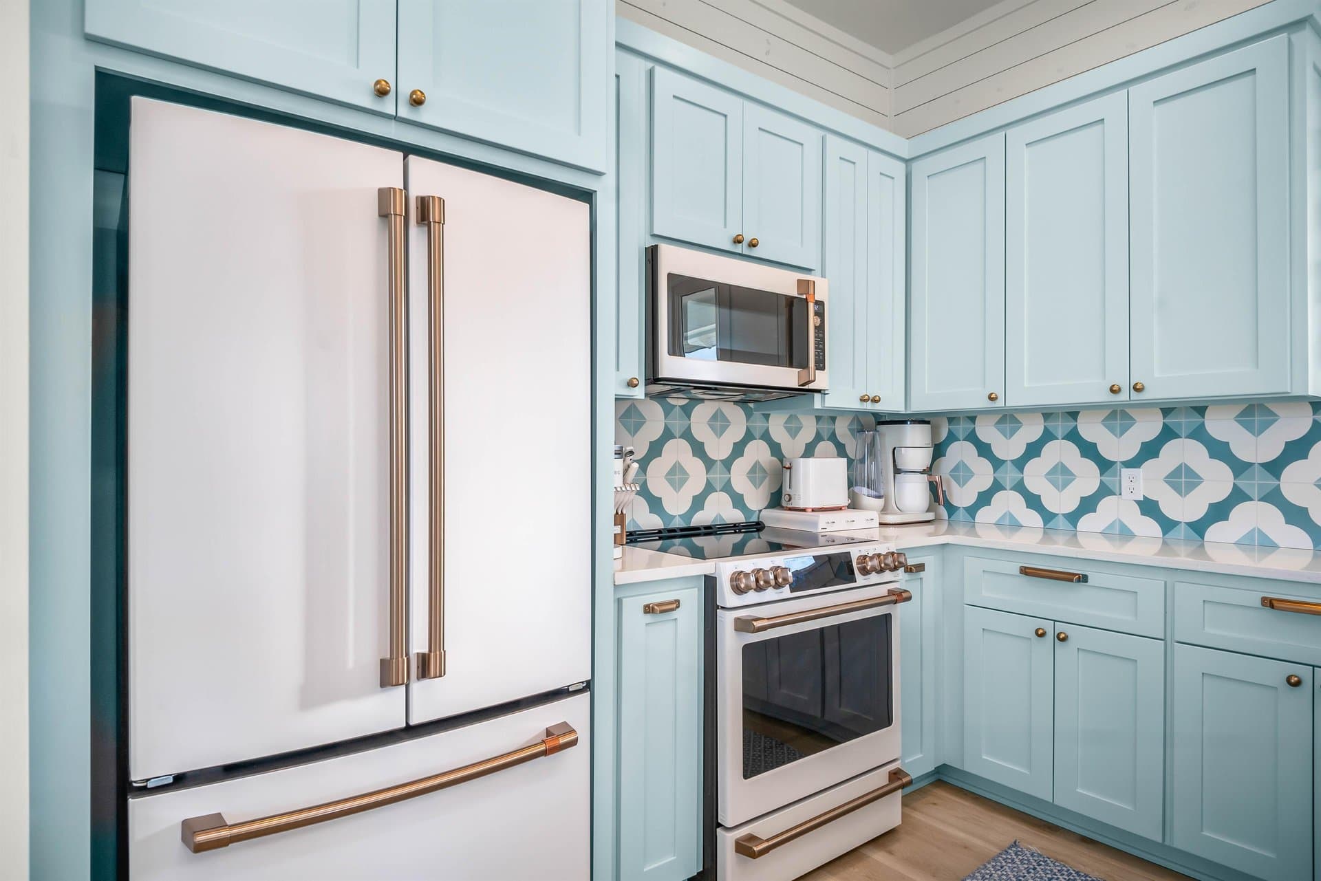 Let's "Glow" Girls - Image 6