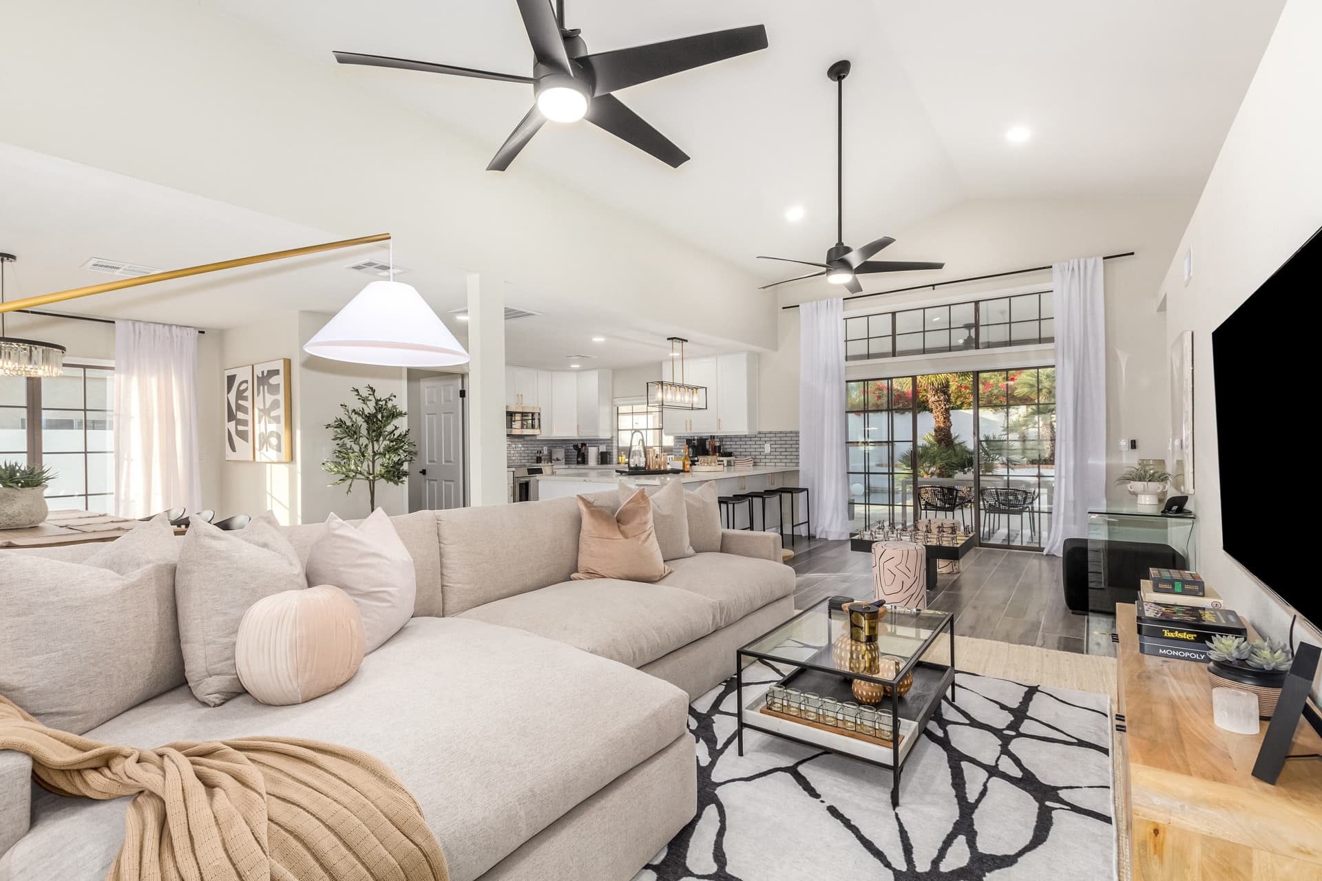 Modern Retreat - Image 11