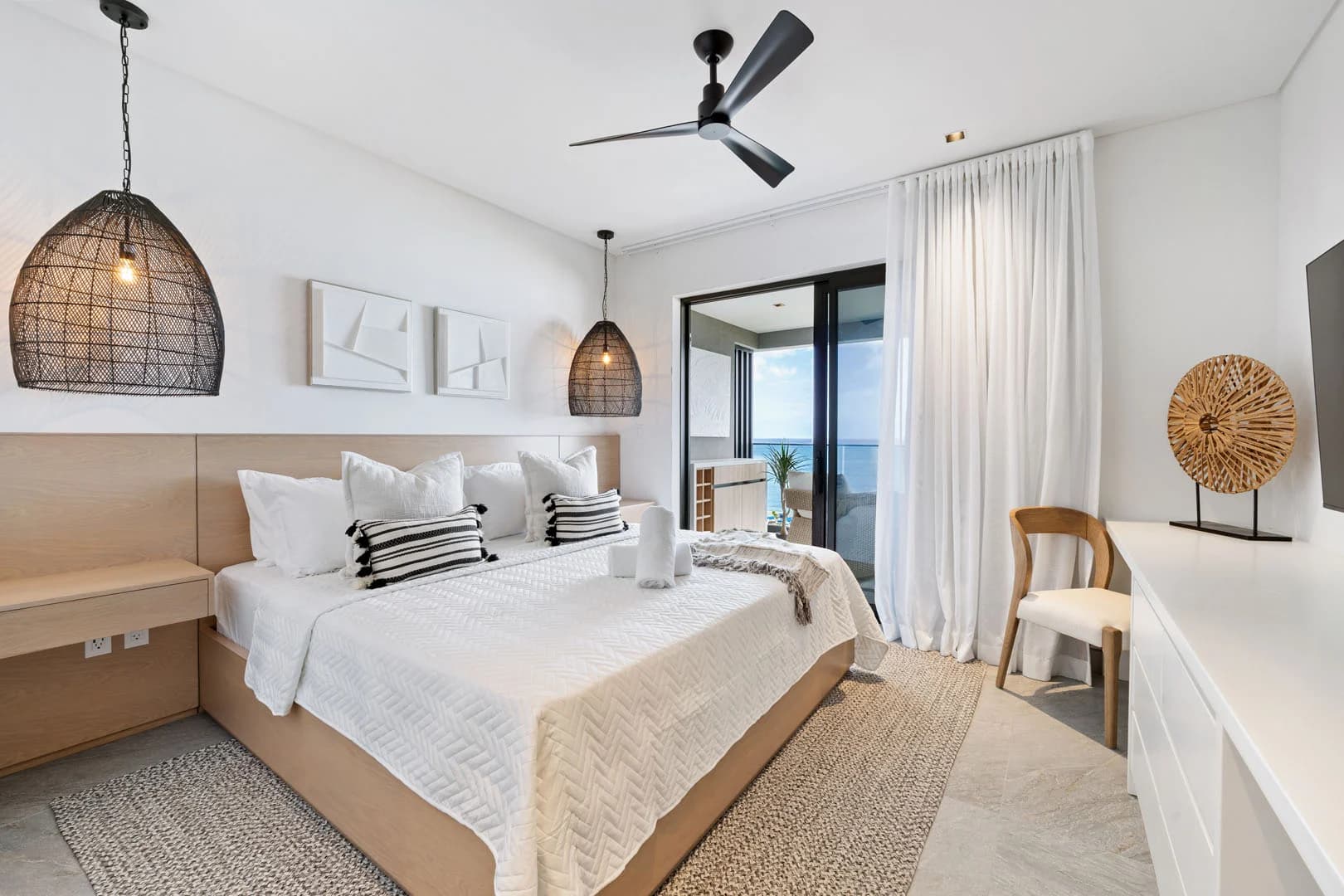 Allure #204 - Image 3