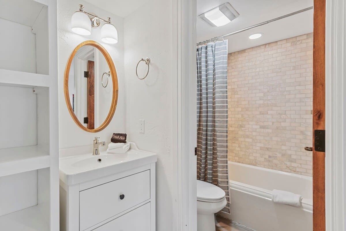 Peak Eight Mountain Escape - Image 25