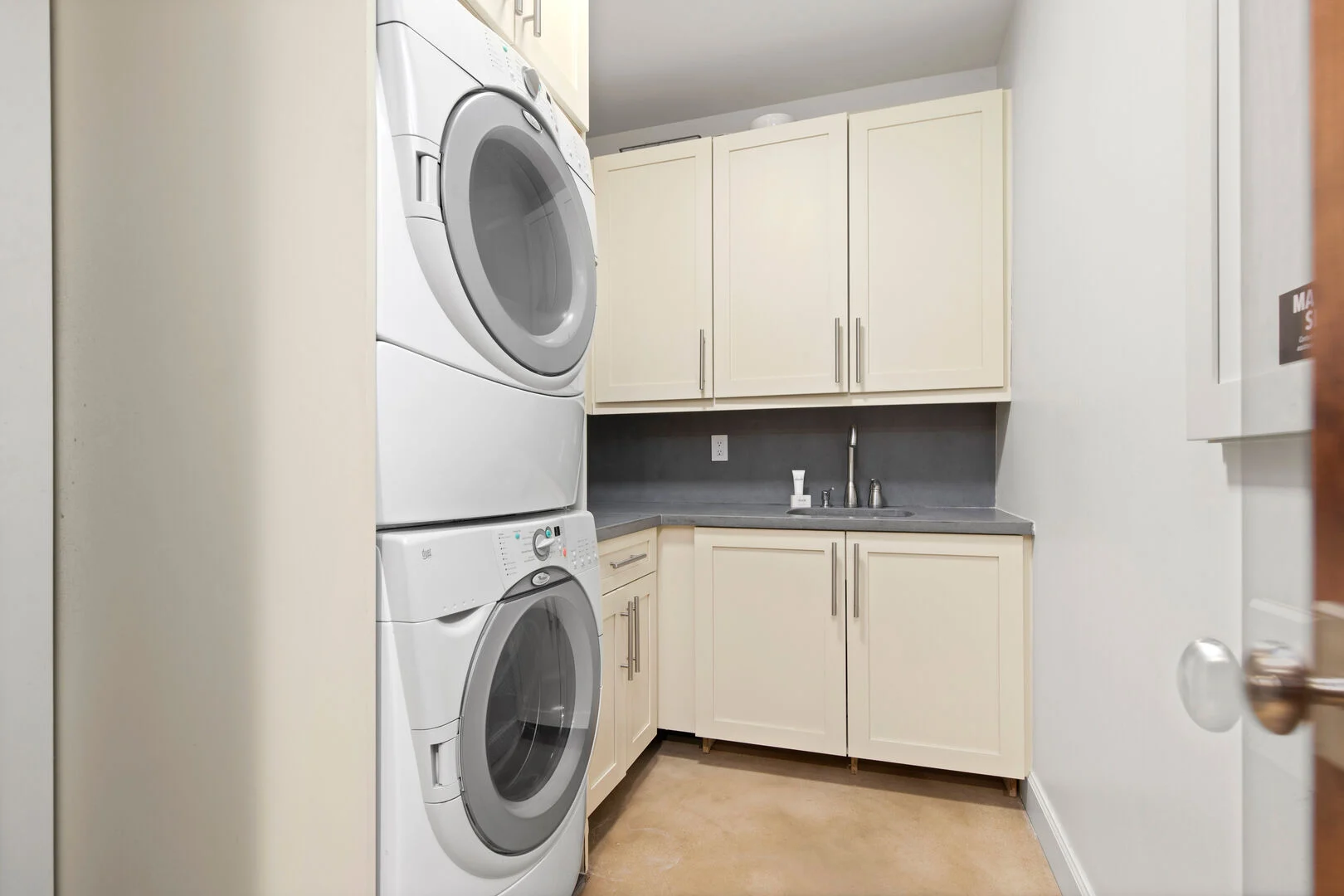 Woodside House - Image 42