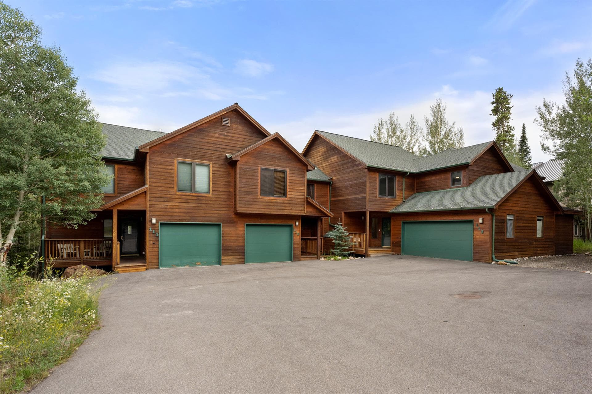 Burgundy House - Image 7