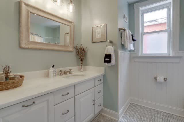 District Charm - Image 28