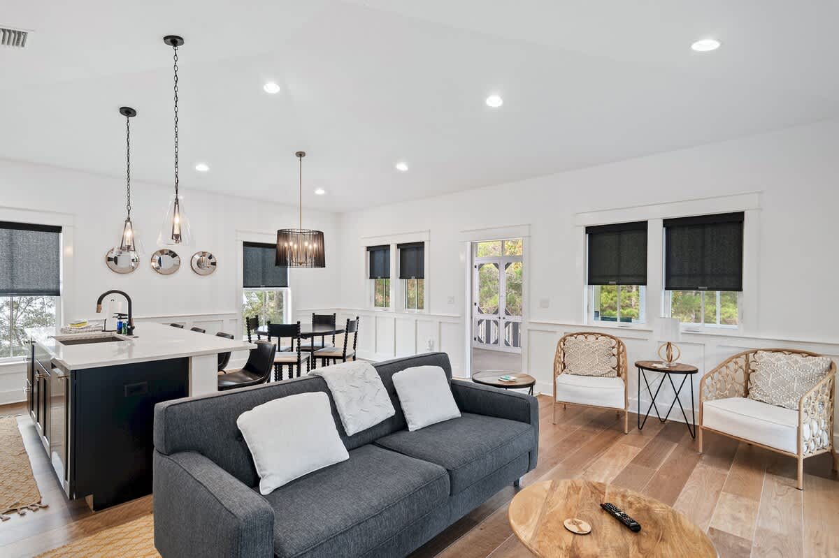 Caspian Blue Carriage - Image 4