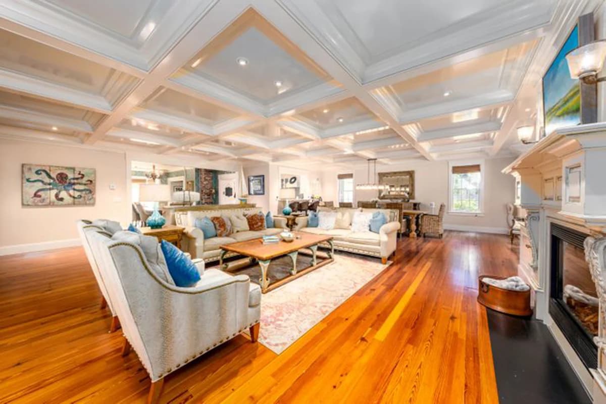 Center Of It All Estate - Image 4