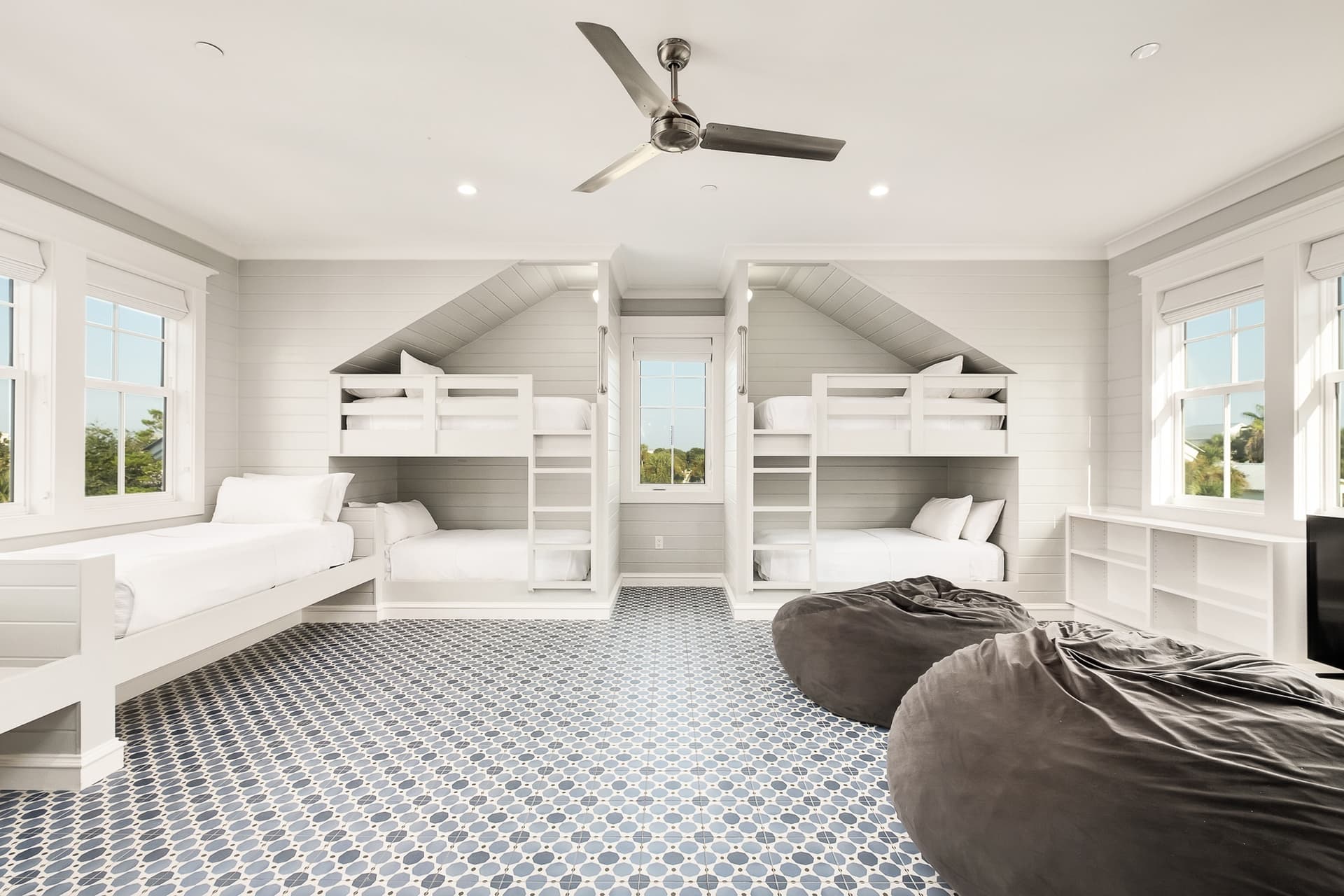 Oasis at Park Row Manor - Image 34