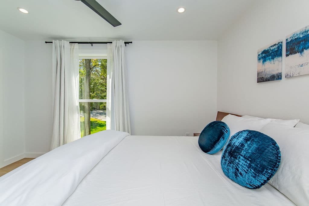 Westlake Hills Designer House - Image 23