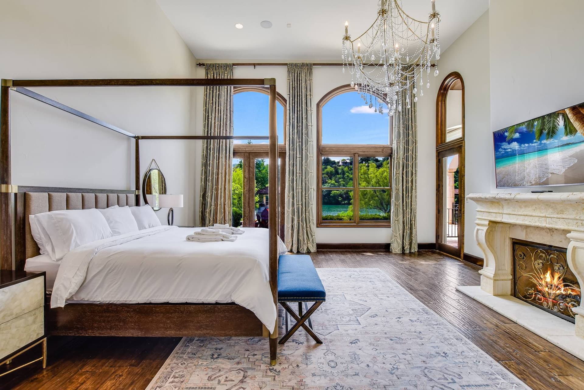 Autograph on Lake Austin - Image 15