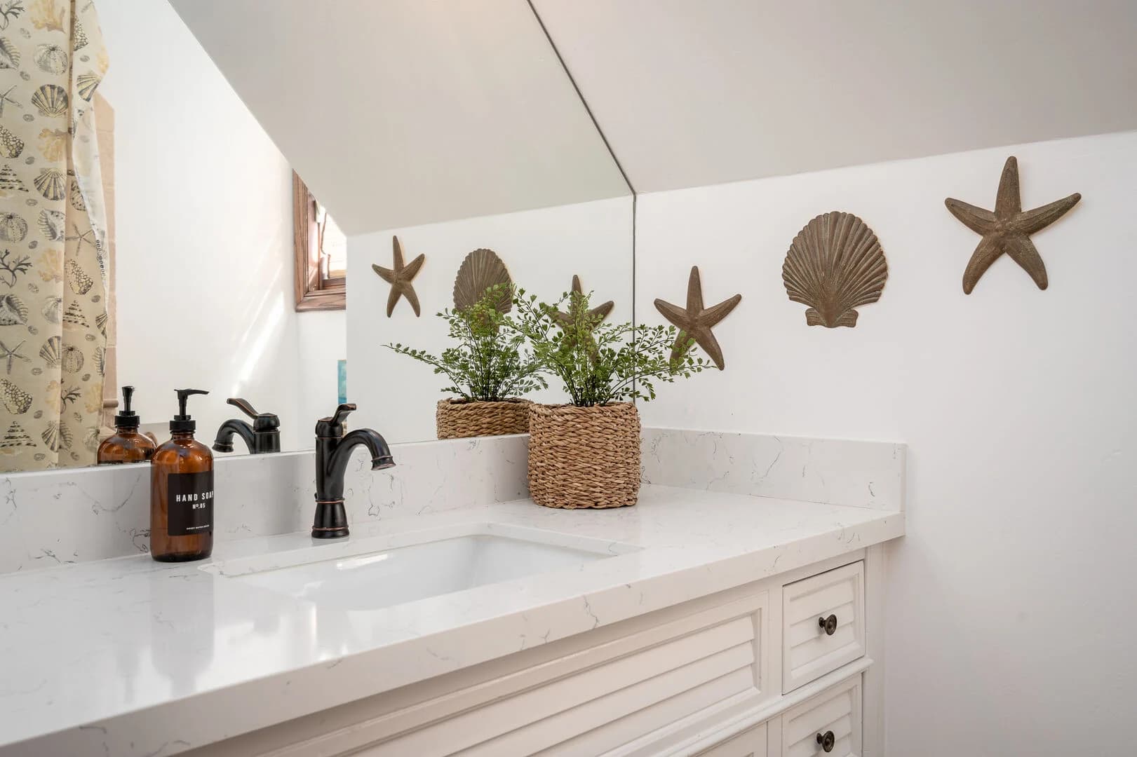 Seaside Serenity Haven - Image 18