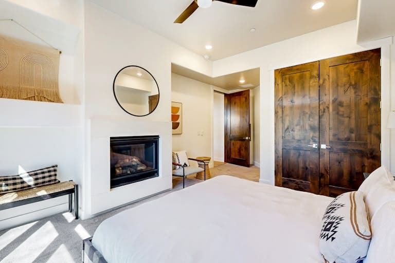 Designer Blackstone Condo - Image 9