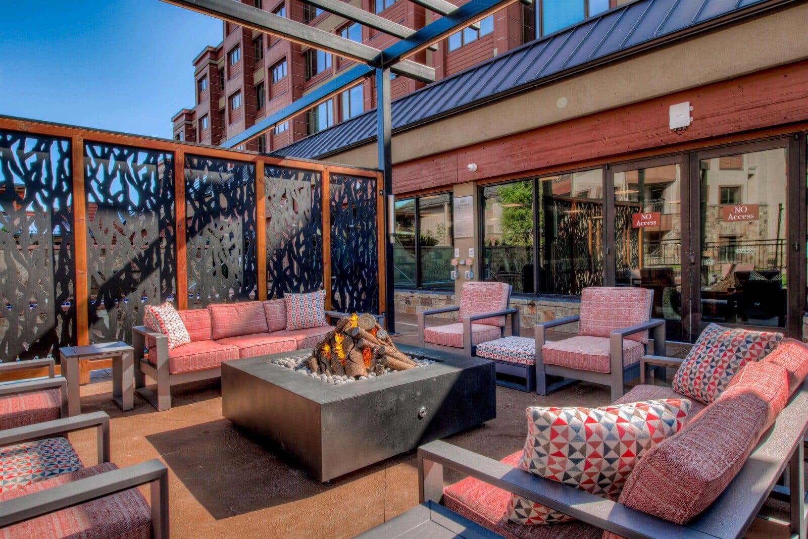 Lavish Condo - Image 27