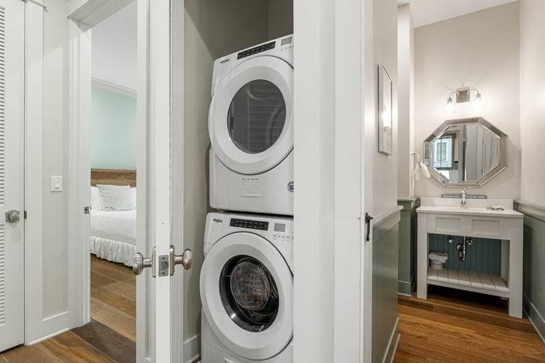 Connecticut Yankee - Image 27