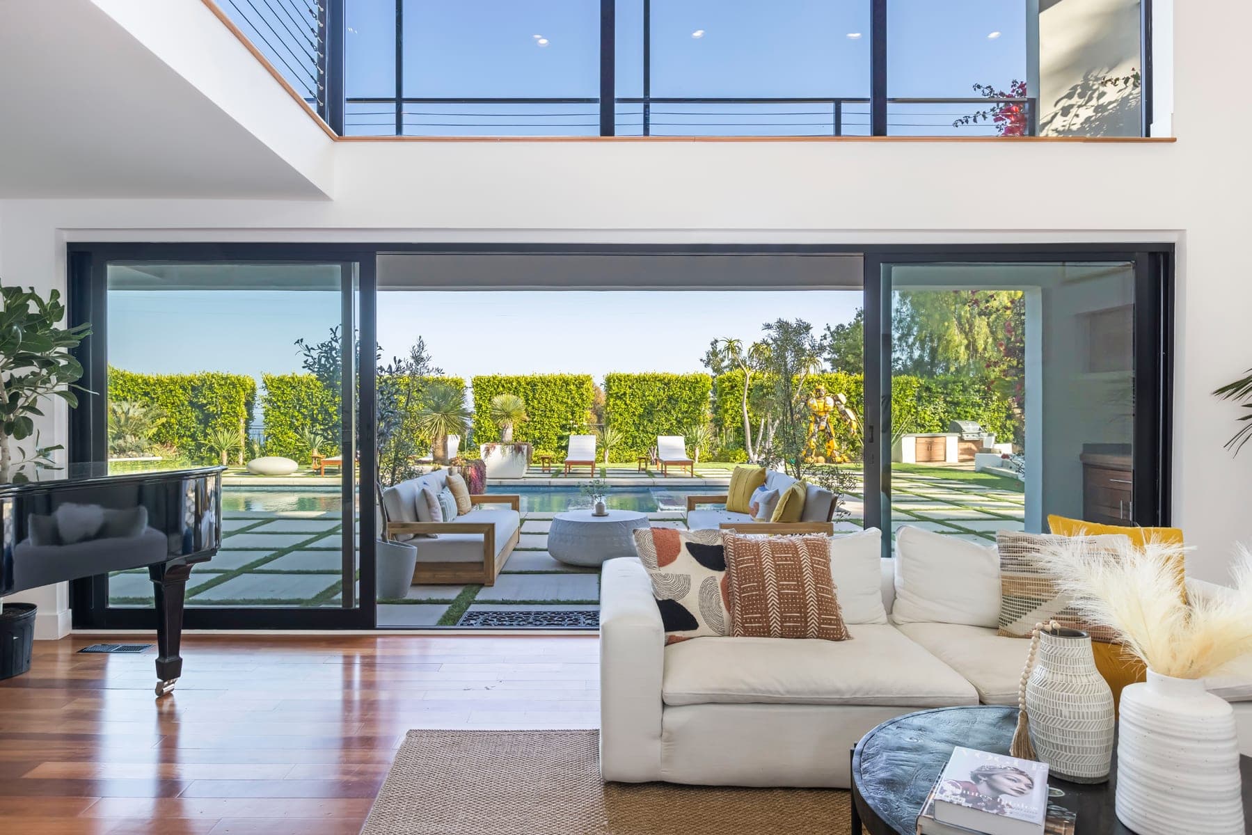 Malibu Sunset Oasis - Image 16