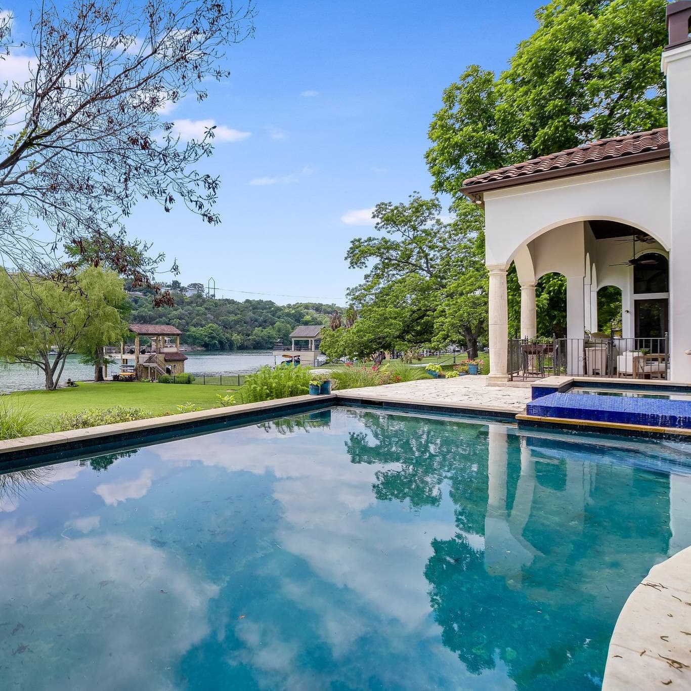 Autograph on Lake Austin - Image 1