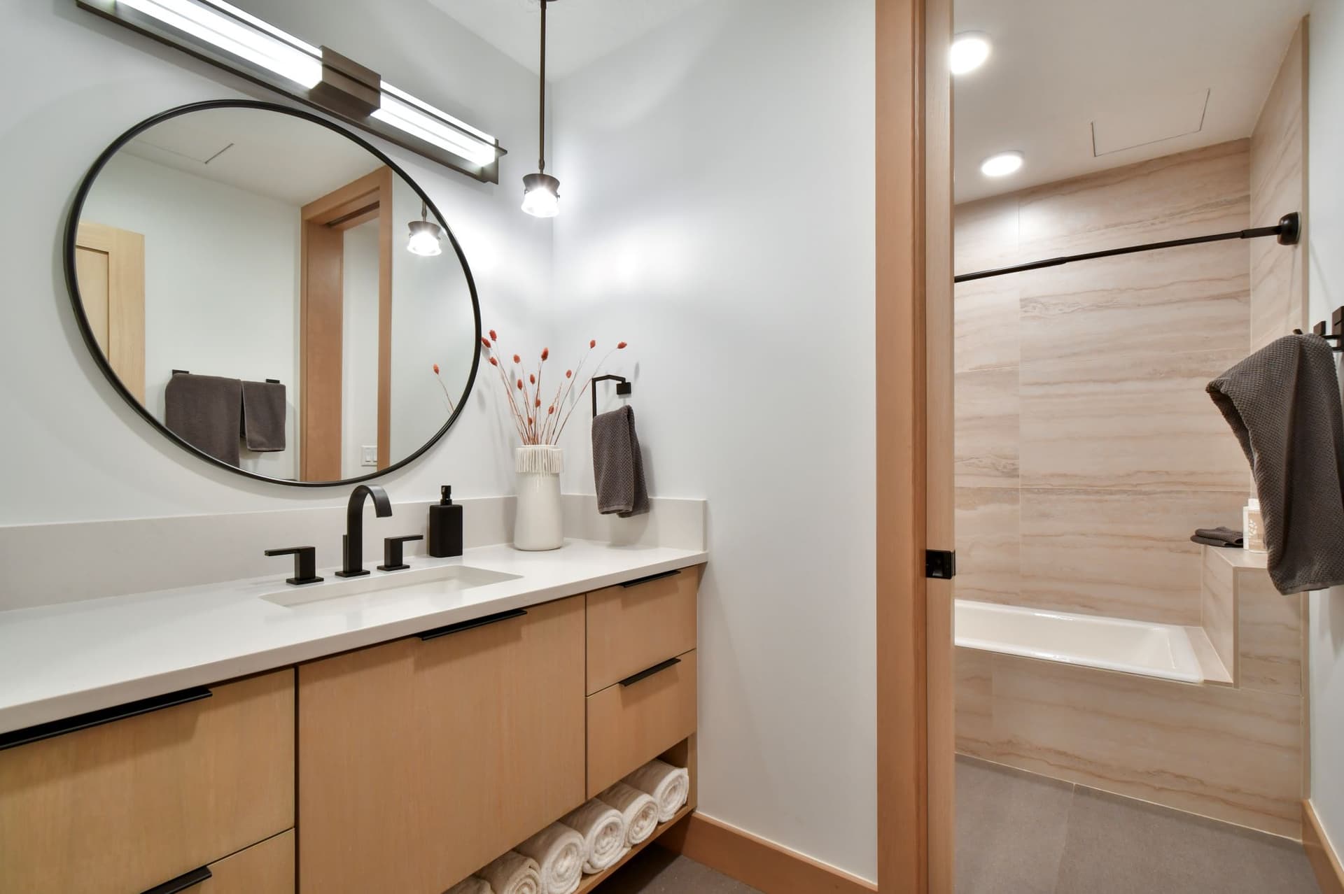 Kings Crown #102C - Image 15