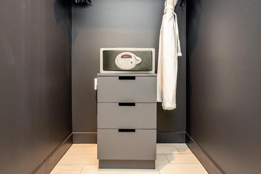 Horizon Condo #2108 - Image 30