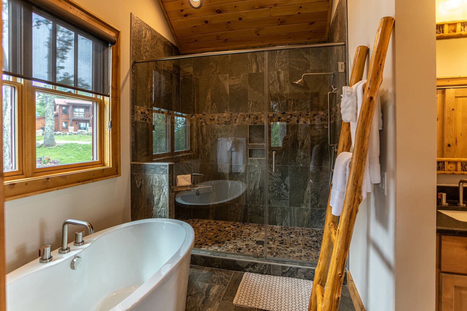 Lazy Bear Home - Image 14