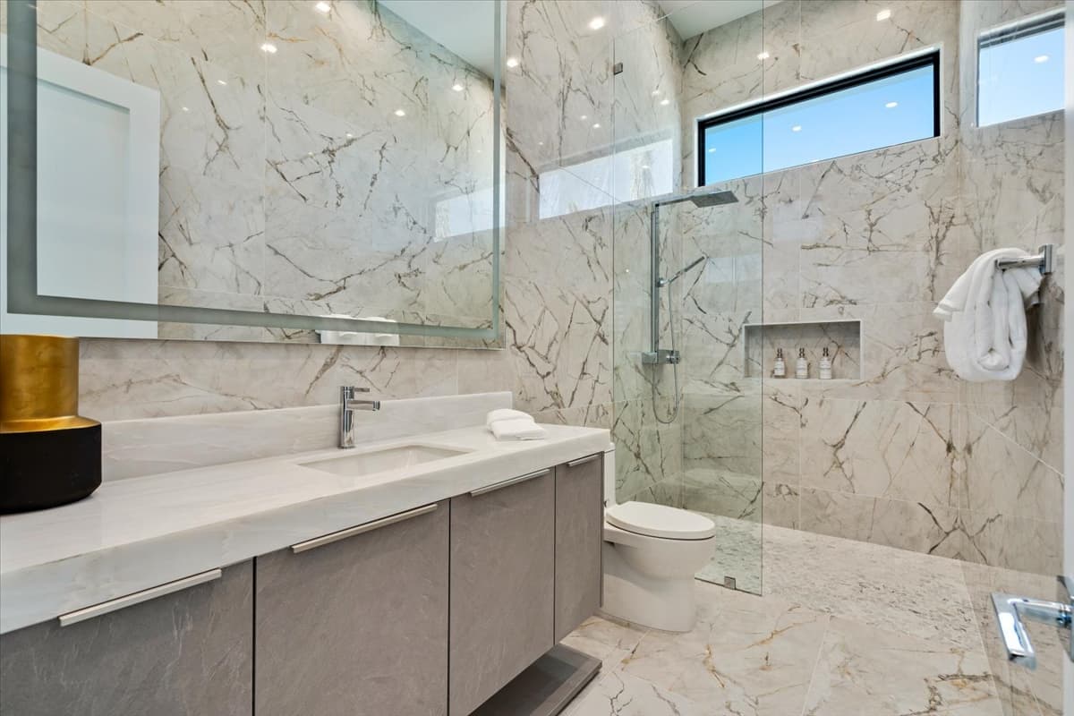 Bravo Villa #10 - Image 48