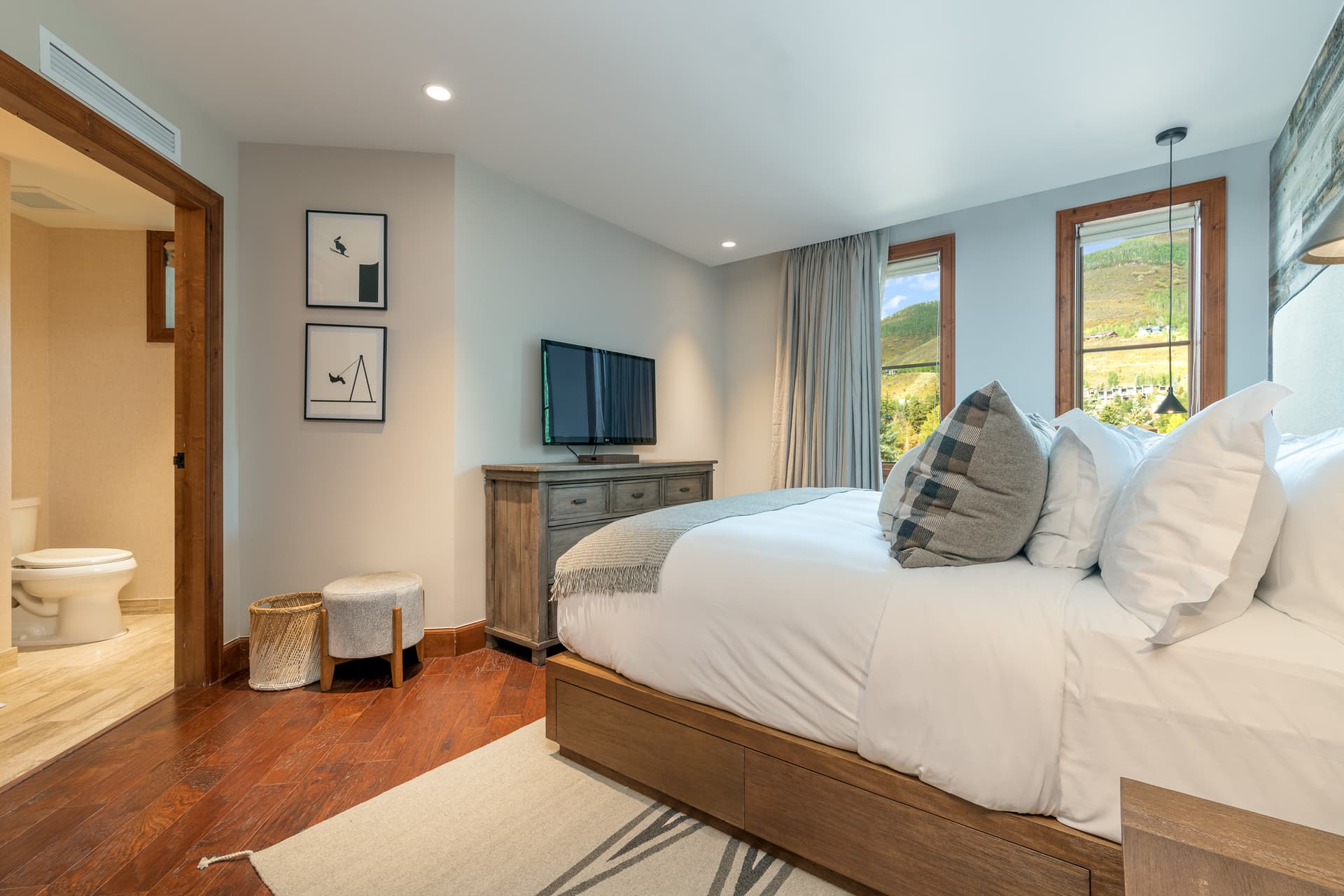 White Chutes at the Ritz-Carlton - Image 8