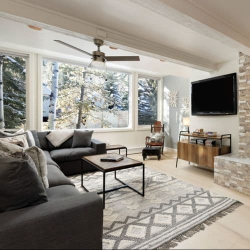 Chateau Snow - Image 1