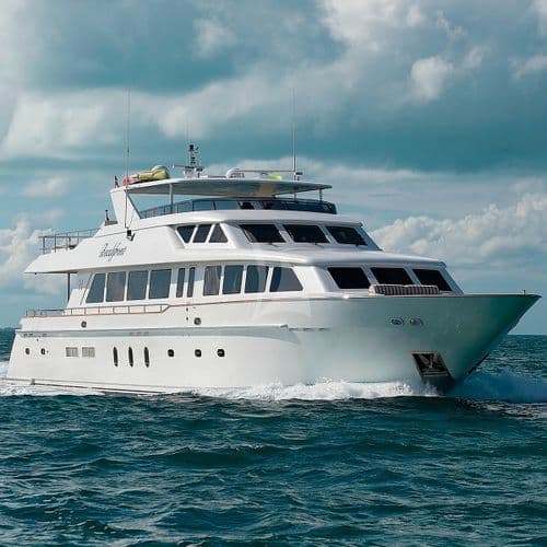 Beachfront Yacht - Image 1