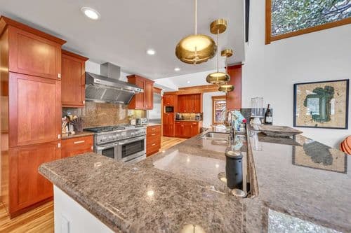 Stunning Mountain Gem - Image 2