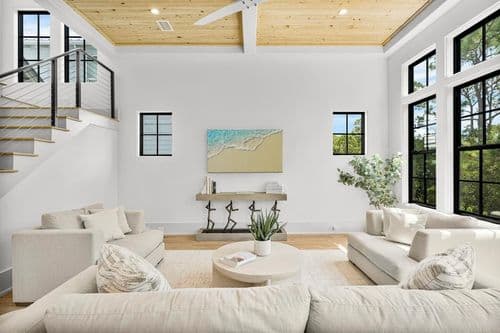 Mia's Beach House - Image 2